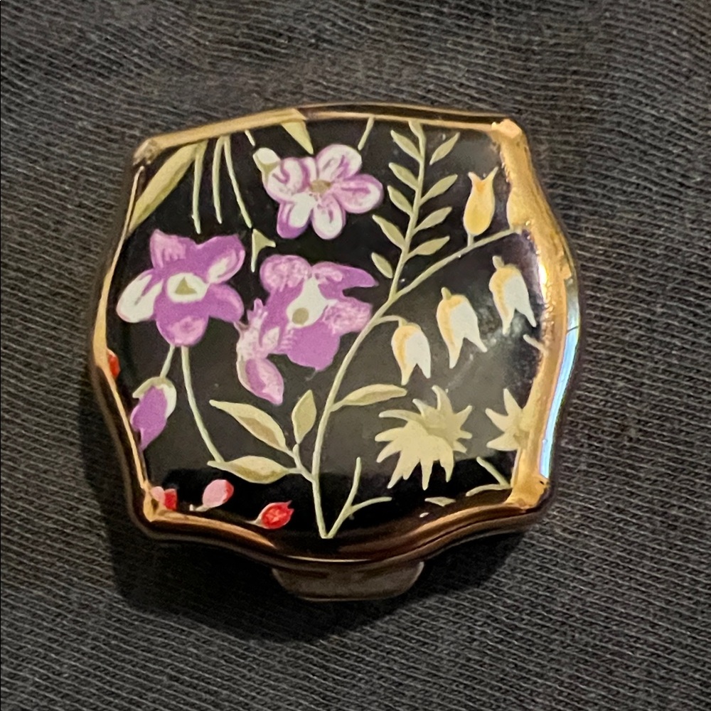 Vintage Stratton pill box